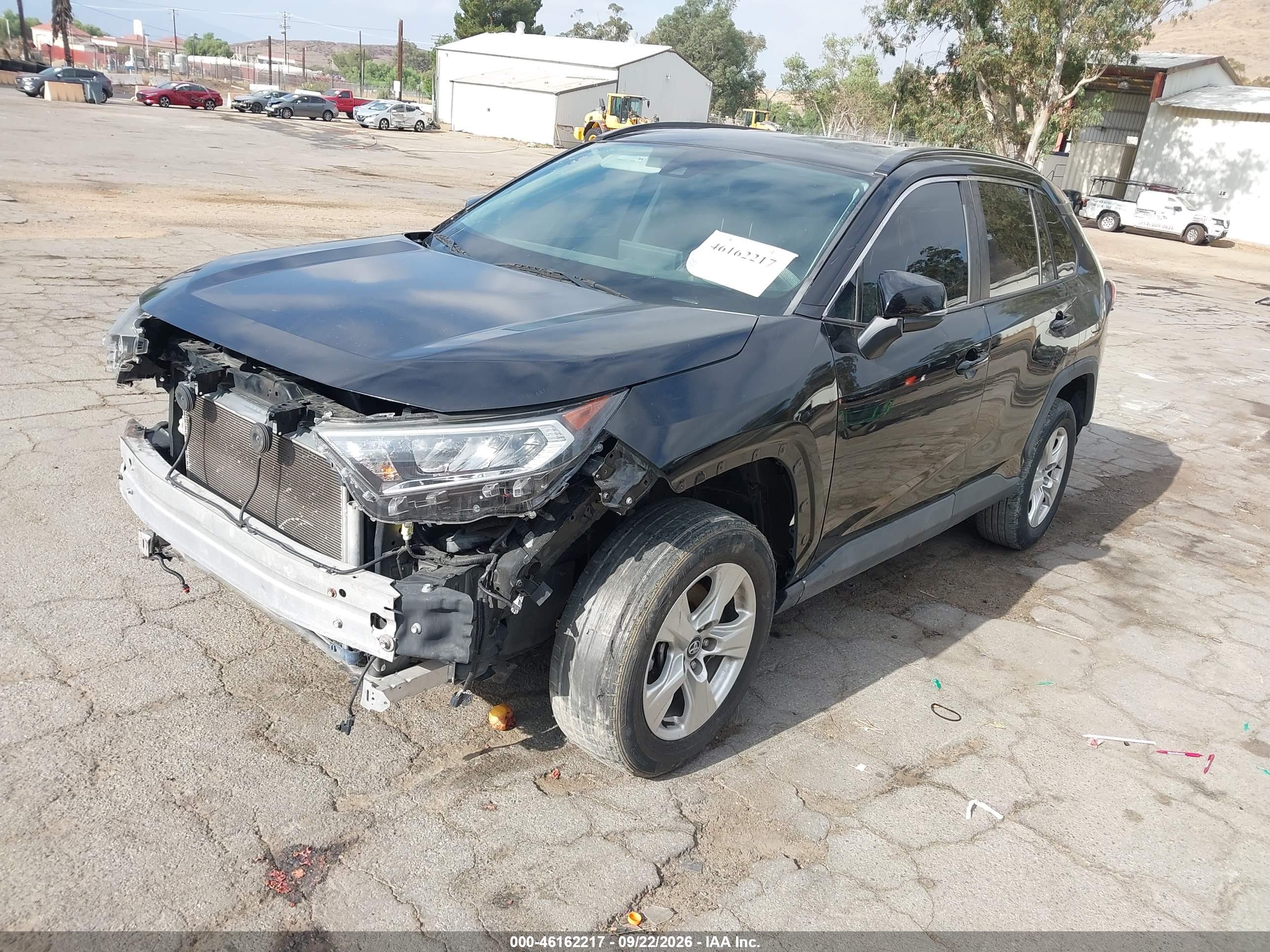 2020 TOYOTA RAV4 XLE — I2