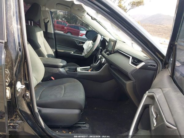 2020 TOYOTA RAV4 XLE — I5