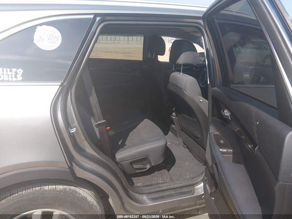 2017 KIA SORENTO 2.4L LX — I8