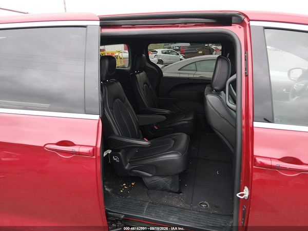 2025 CHRYSLER PACIFICA SELECT — I8