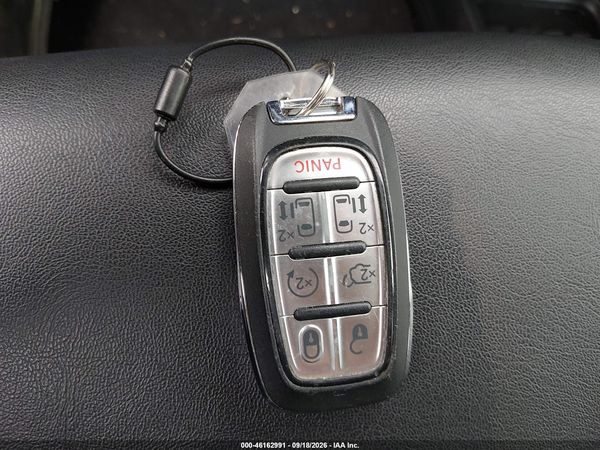 2025 CHRYSLER PACIFICA SELECT — I11