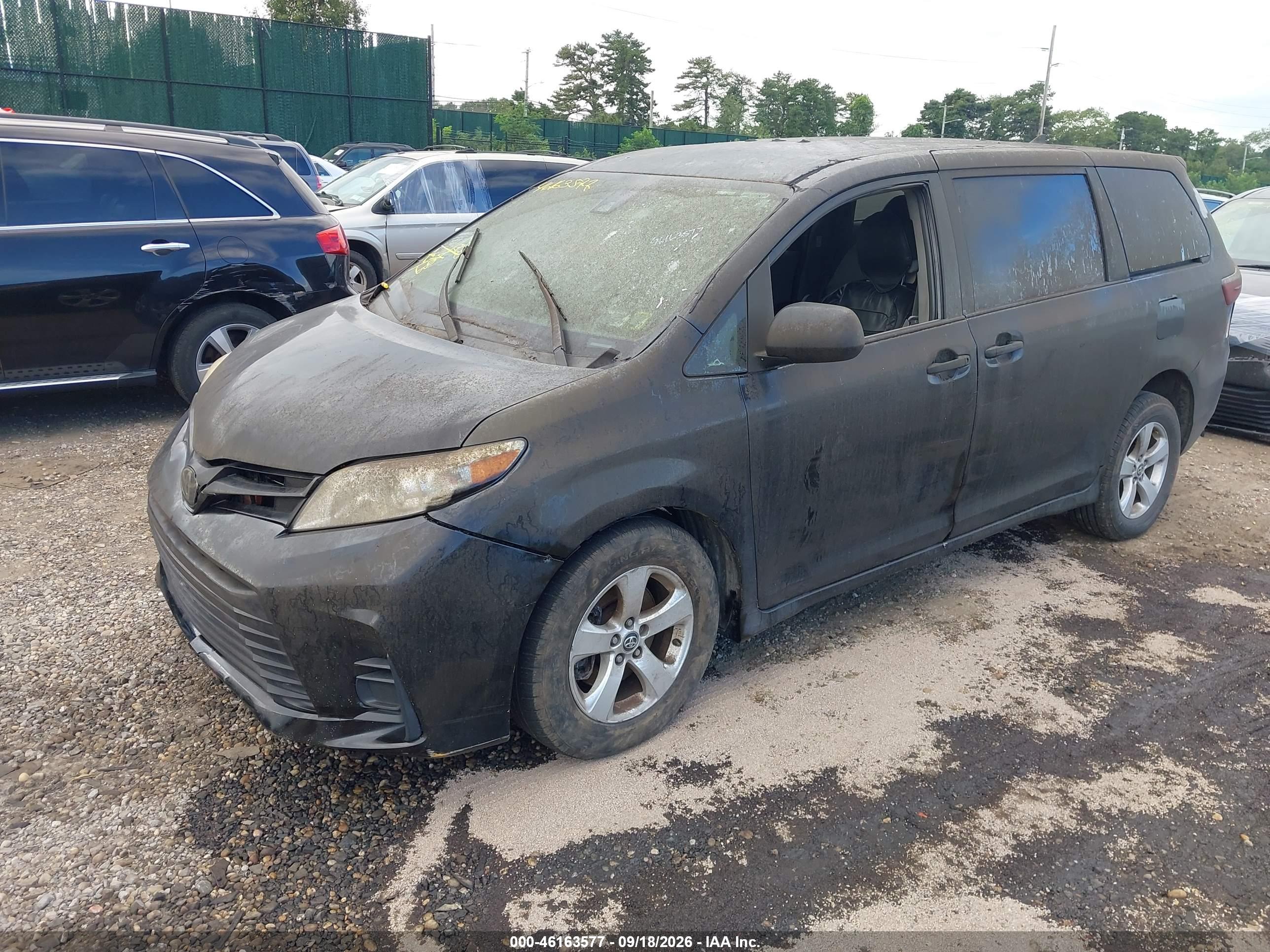 2019 TOYOTA SIENNA L 7 PASSENGER — I2