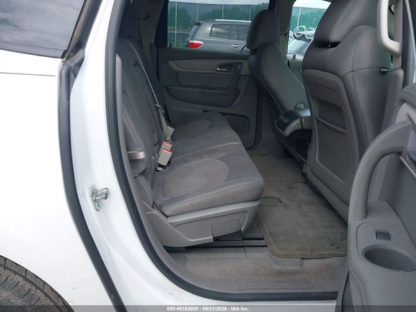 2017 CHEVROLET TRAVERSE LS — I8