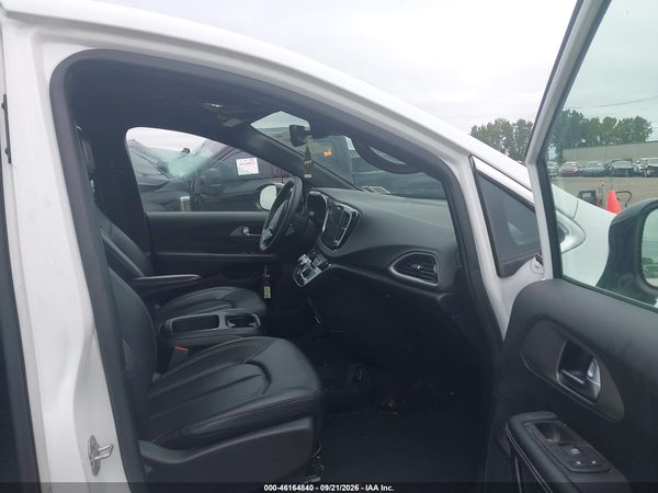 2025 CHRYSLER PACIFICA SELECT — I5