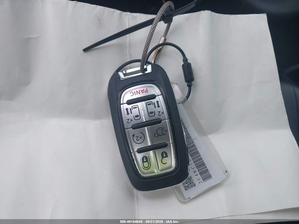 2025 CHRYSLER PACIFICA SELECT — I11