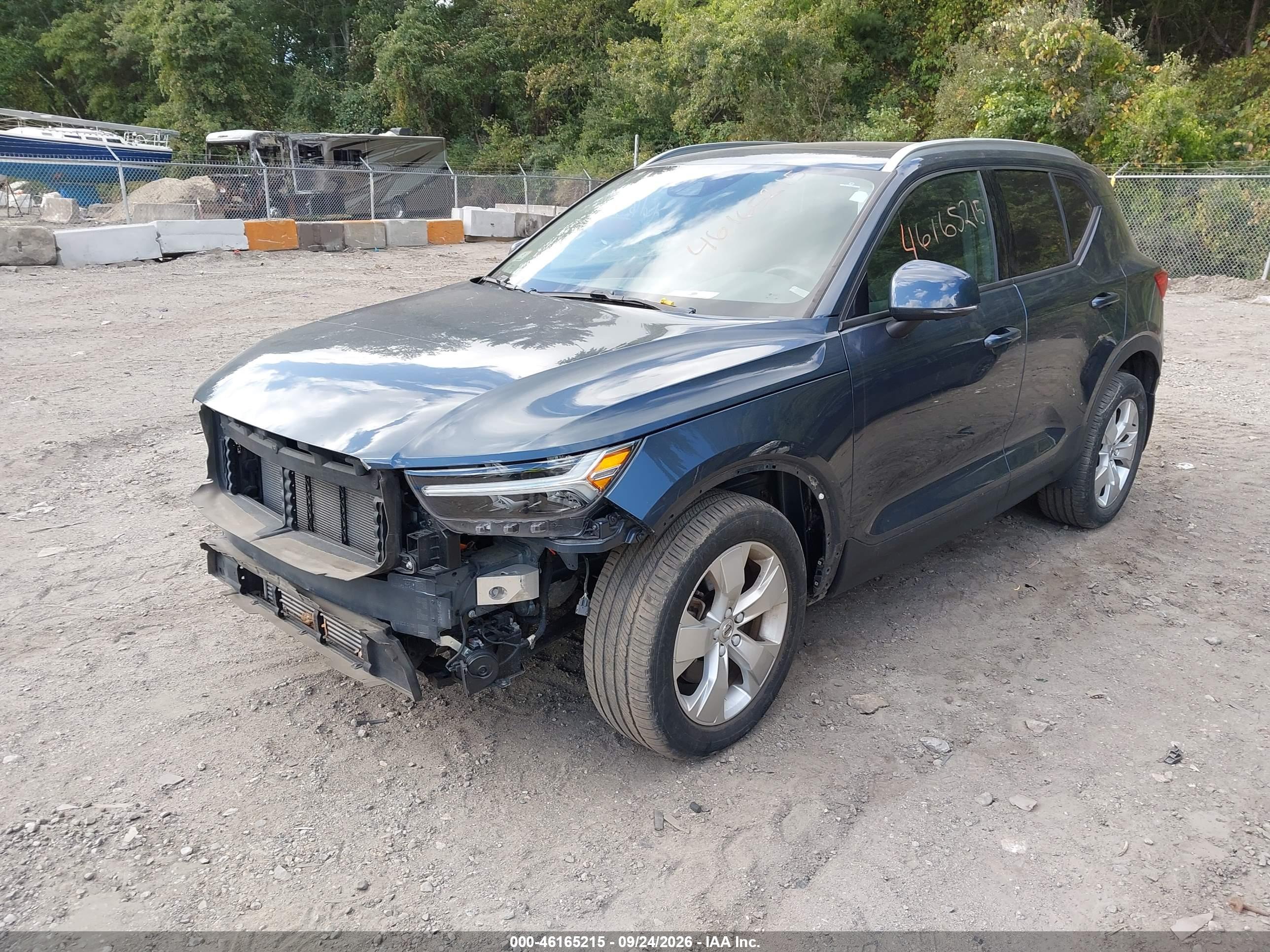 2022 VOLVO XC40 T5 MOMENTUM — I2