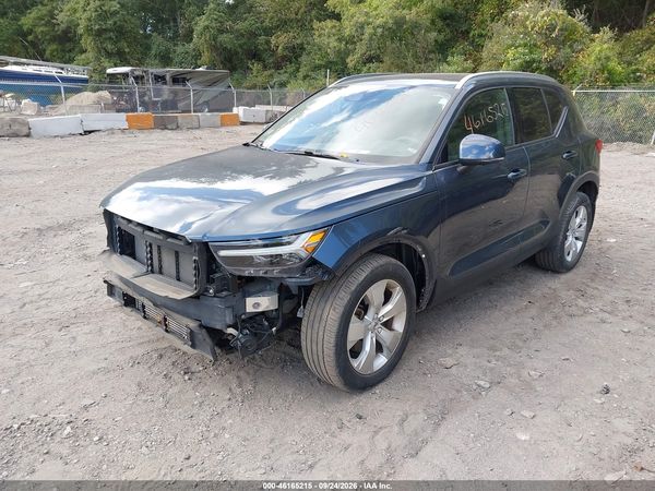 2022 VOLVO XC40 — I2