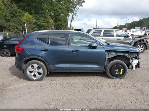 2022 VOLVO XC40 T5 MOMENTUM — I116
