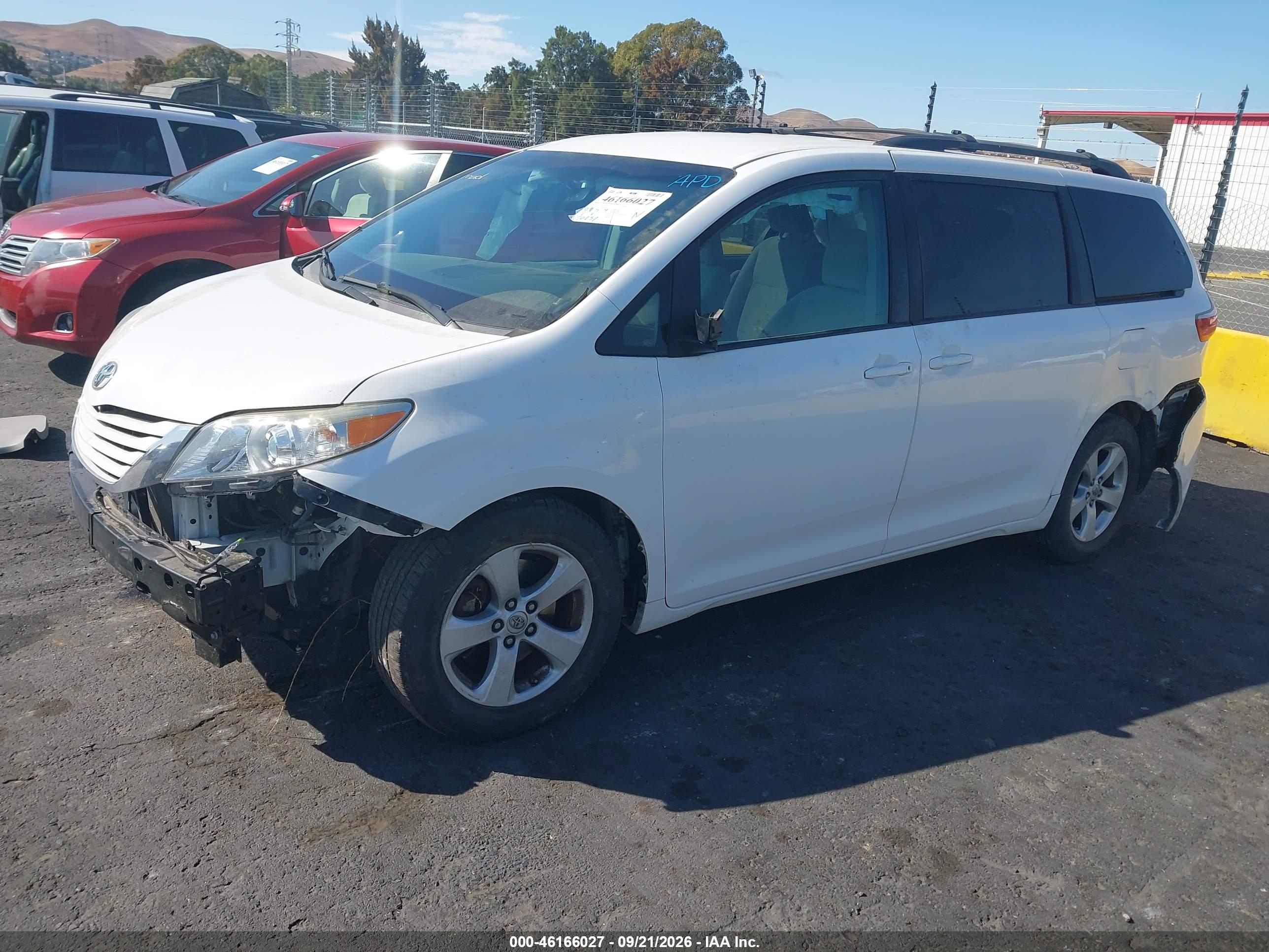 2017 TOYOTA SIENNA LE 8 PASSENGER — I2