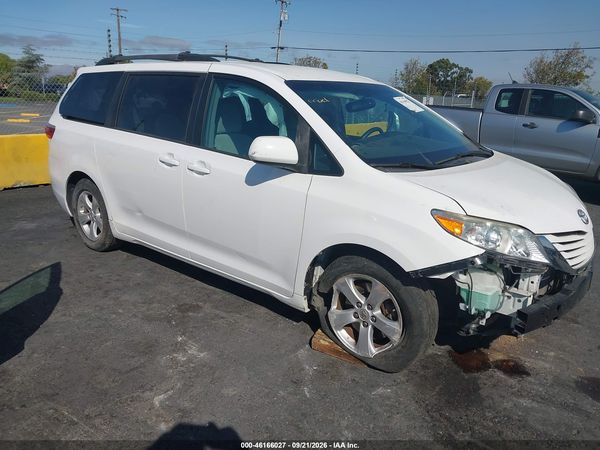2017 TOYOTA SIENNA LE 8 PASSENGER — I1