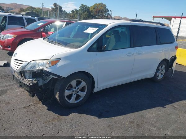 2017 TOYOTA SIENNA — I2