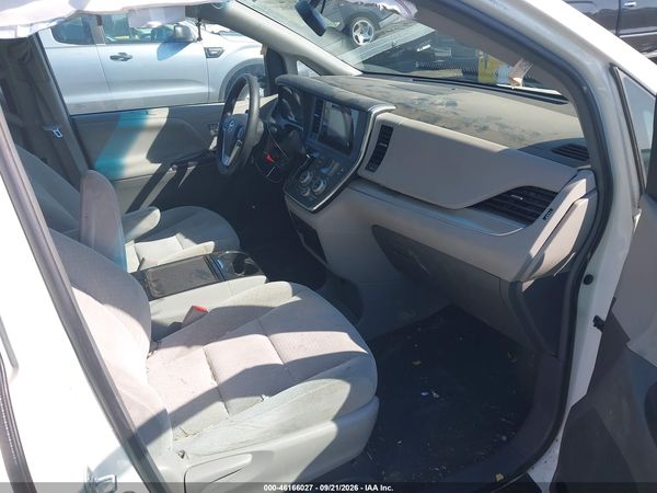 2017 TOYOTA SIENNA LE 8 PASSENGER — I5