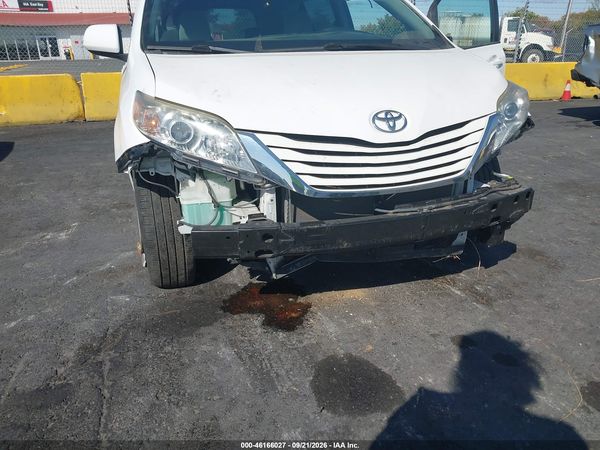 2017 TOYOTA SIENNA LE 8 PASSENGER — I6