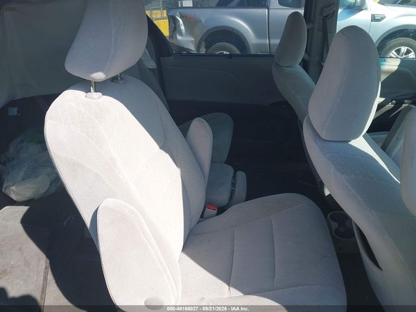 2017 TOYOTA SIENNA LE 8 PASSENGER — I8