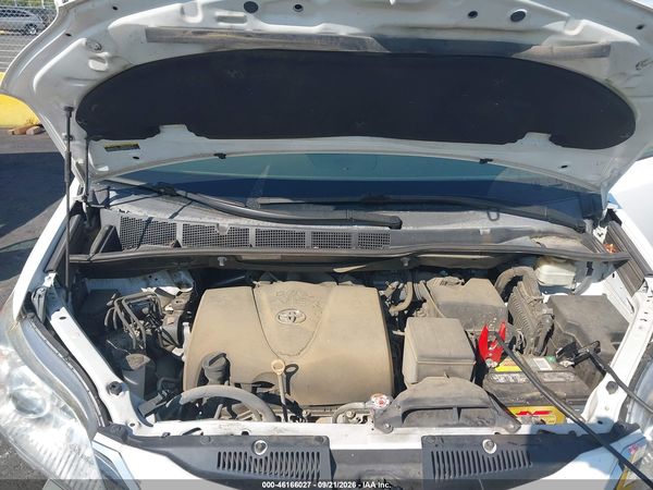 2017 TOYOTA SIENNA LE 8 PASSENGER — I10