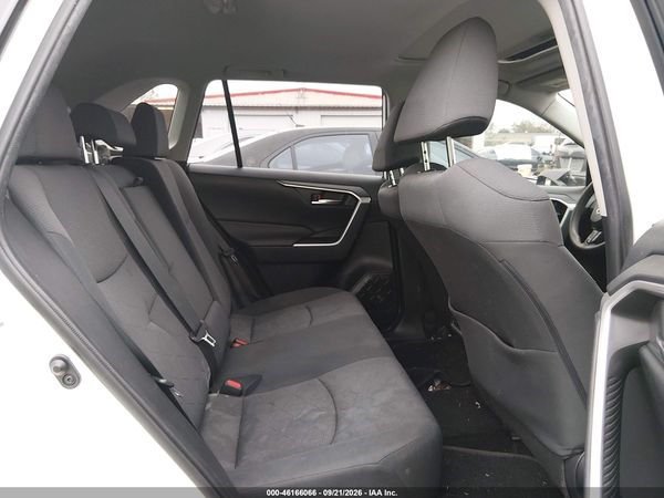2019 TOYOTA RAV4 XLE — I8