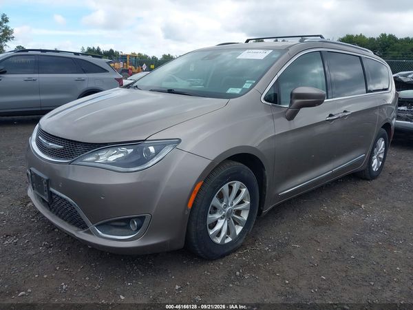 2018 CHRYSLER PACIFICA TOURING L — I2