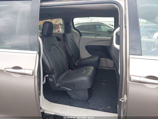 2018 CHRYSLER PACIFICA TOURING L — I8