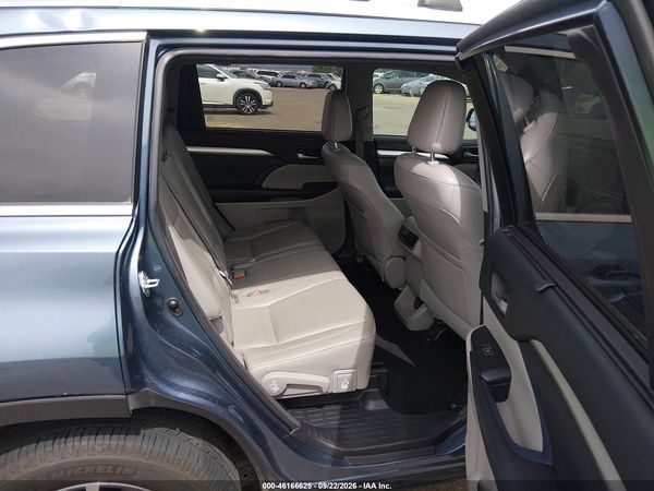 2017 TOYOTA HIGHLANDER XLE — I8