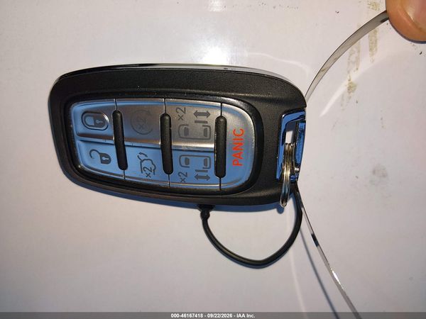 2025 CHRYSLER PACIFICA SELECT — I11