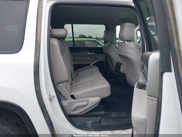2024 JEEP WAGONEER L SERIES II 4X2 — I8