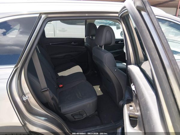 2017 KIA SORENTO 3.3L LX — I8