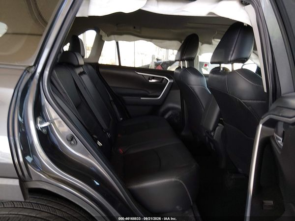 2025 TOYOTA RAV4 XLE PREMIUM — I8
