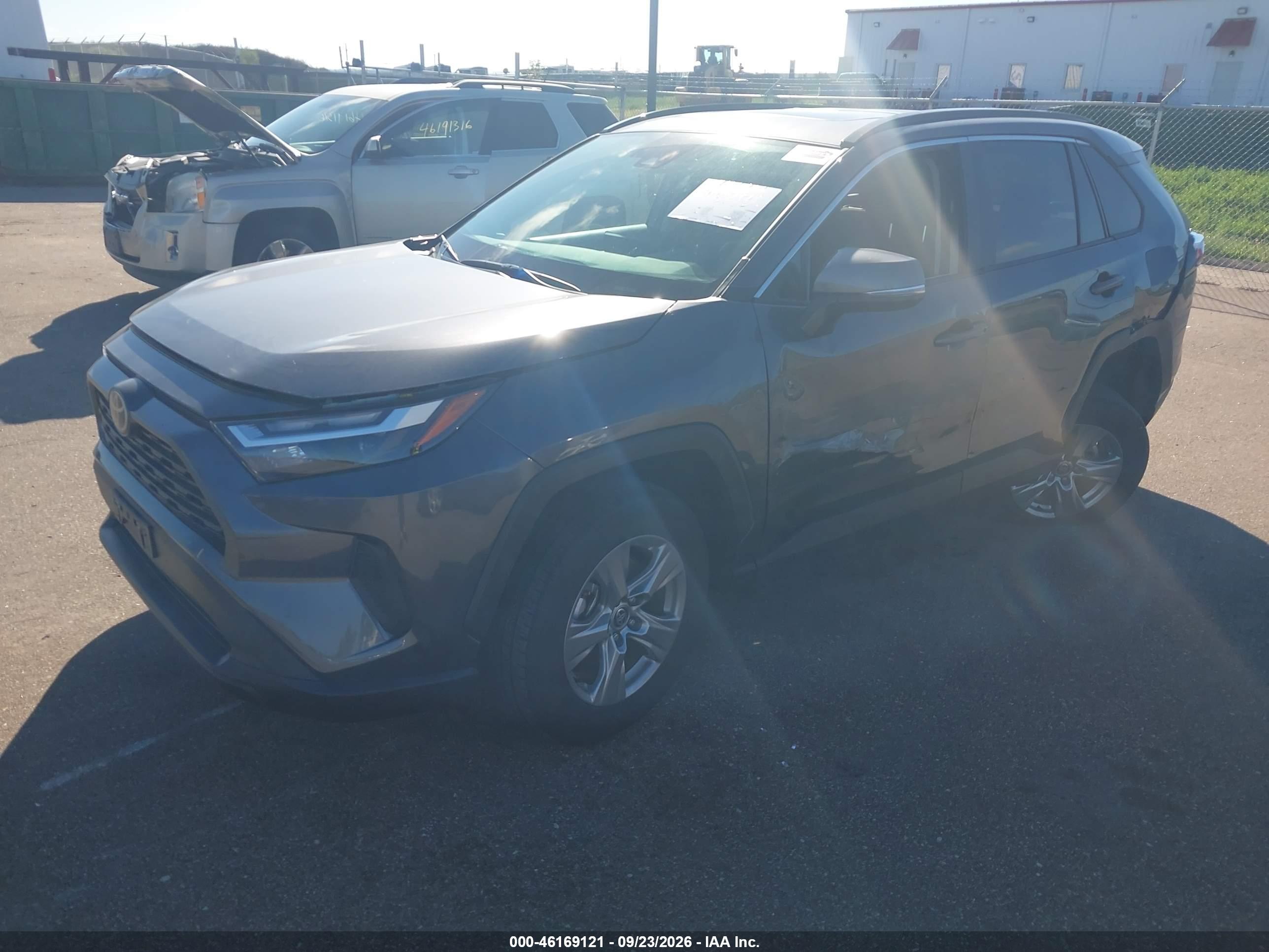 2025 TOYOTA RAV4 XLE — I2
