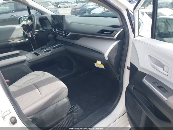 2026 TOYOTA SIENNA LE — I5
