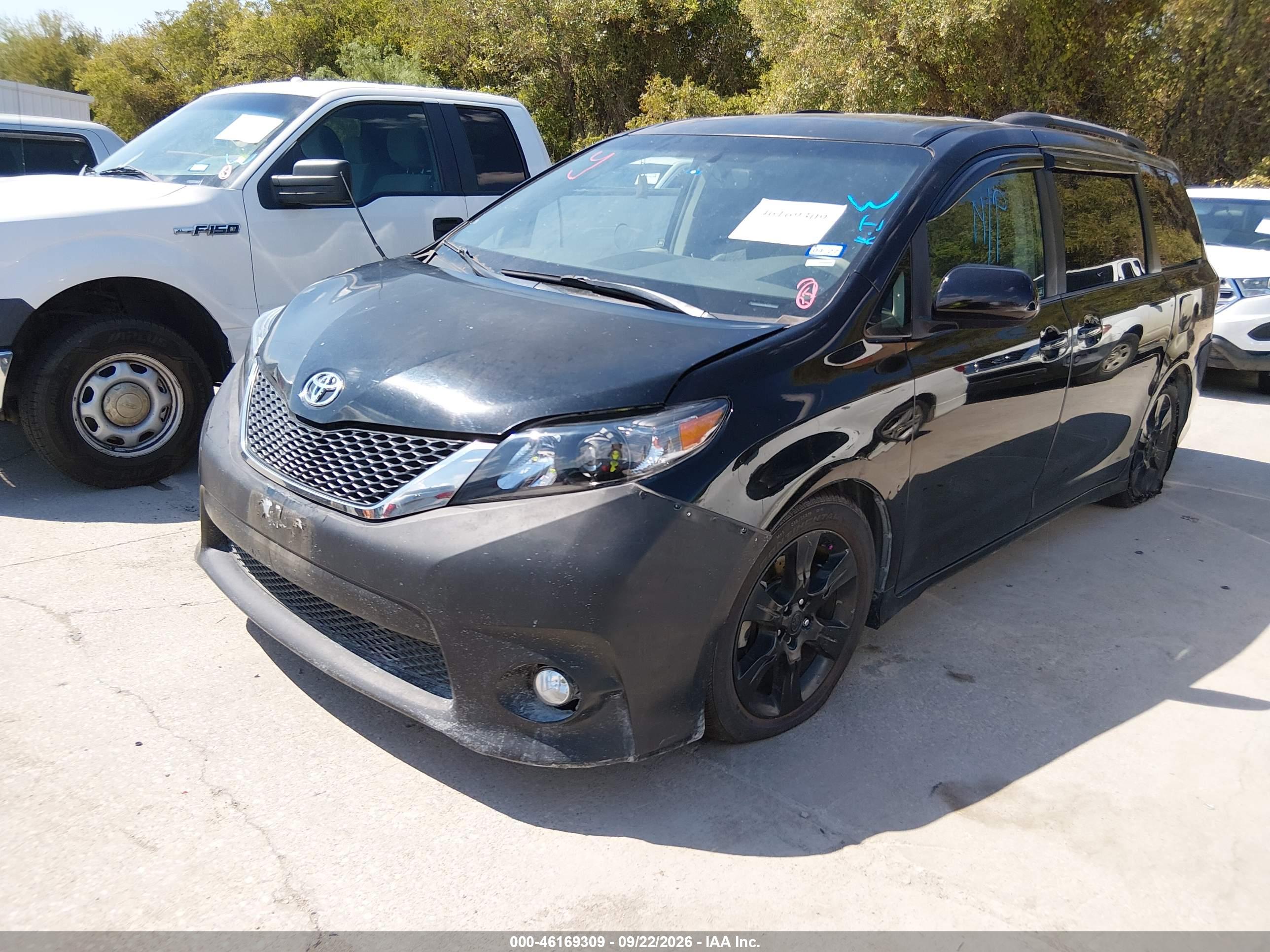 2012 TOYOTA SIENNA SE 8 PASSENGER — I2