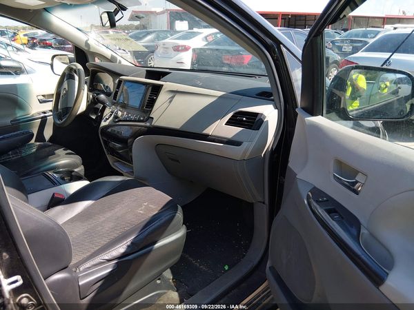 2012 TOYOTA SIENNA SE 8 PASSENGER — I5
