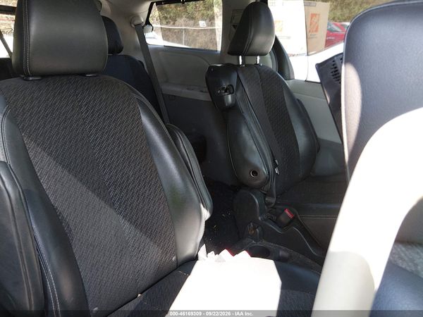 2012 TOYOTA SIENNA SE 8 PASSENGER — I8