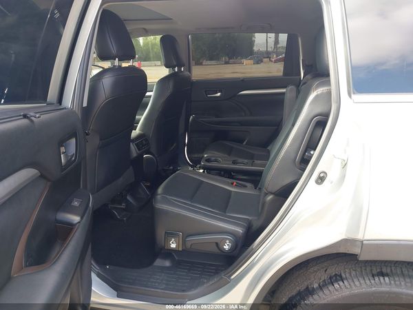 2019 TOYOTA HIGHLANDER XLE — I8
