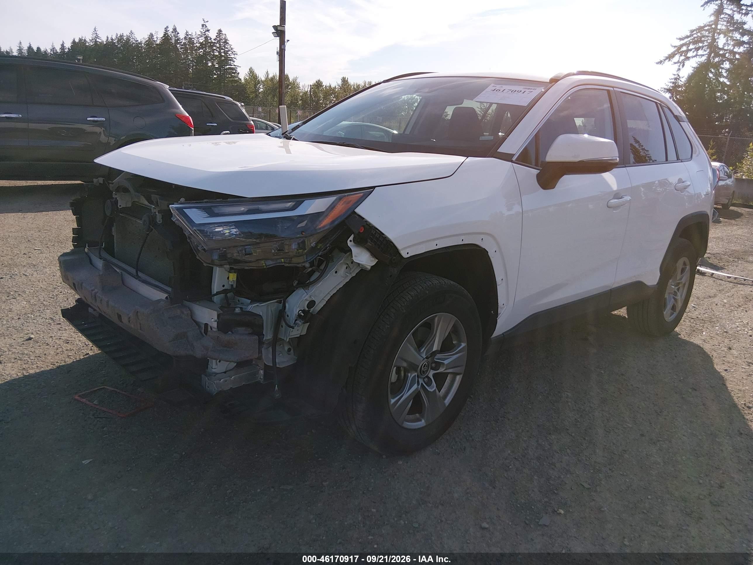 2025 TOYOTA RAV4 XLE — I2