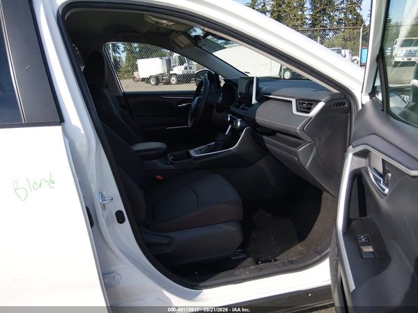 2025 TOYOTA RAV4 XLE — I5