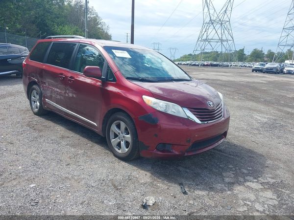 2015 TOYOTA SIENNA LE 8 PASSENGER — I1