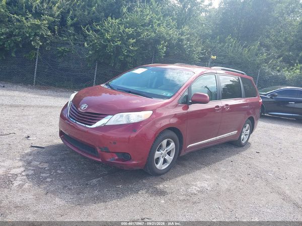 2015 TOYOTA SIENNA — I2