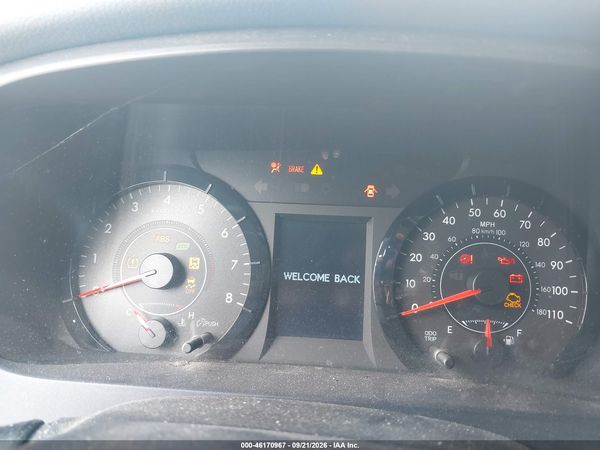 2015 TOYOTA SIENNA LE 8 PASSENGER — I7