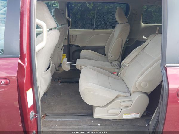 2015 TOYOTA SIENNA LE 8 PASSENGER — I8