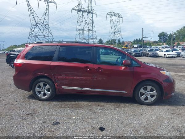 2015 TOYOTA SIENNA LE 8 PASSENGER — I116