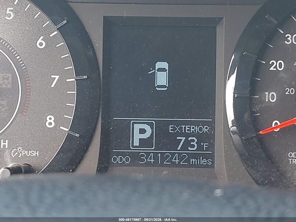 2015 TOYOTA SIENNA LE 8 PASSENGER — I118