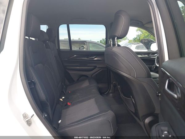 2023 JEEP GRAND CHEROKEE LAREDO 4X4 — I8