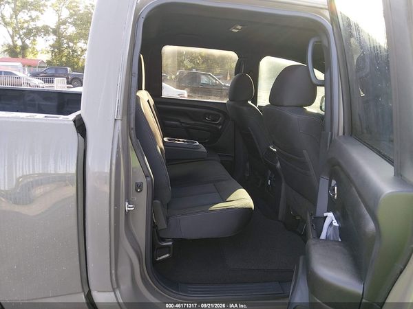 2018 NISSAN TITAN SV — I8