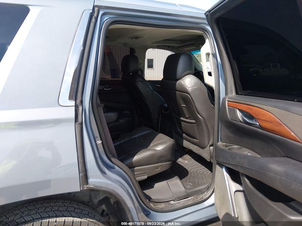 2016 CADILLAC ESCALADE LUXURY COLLECTION — I8
