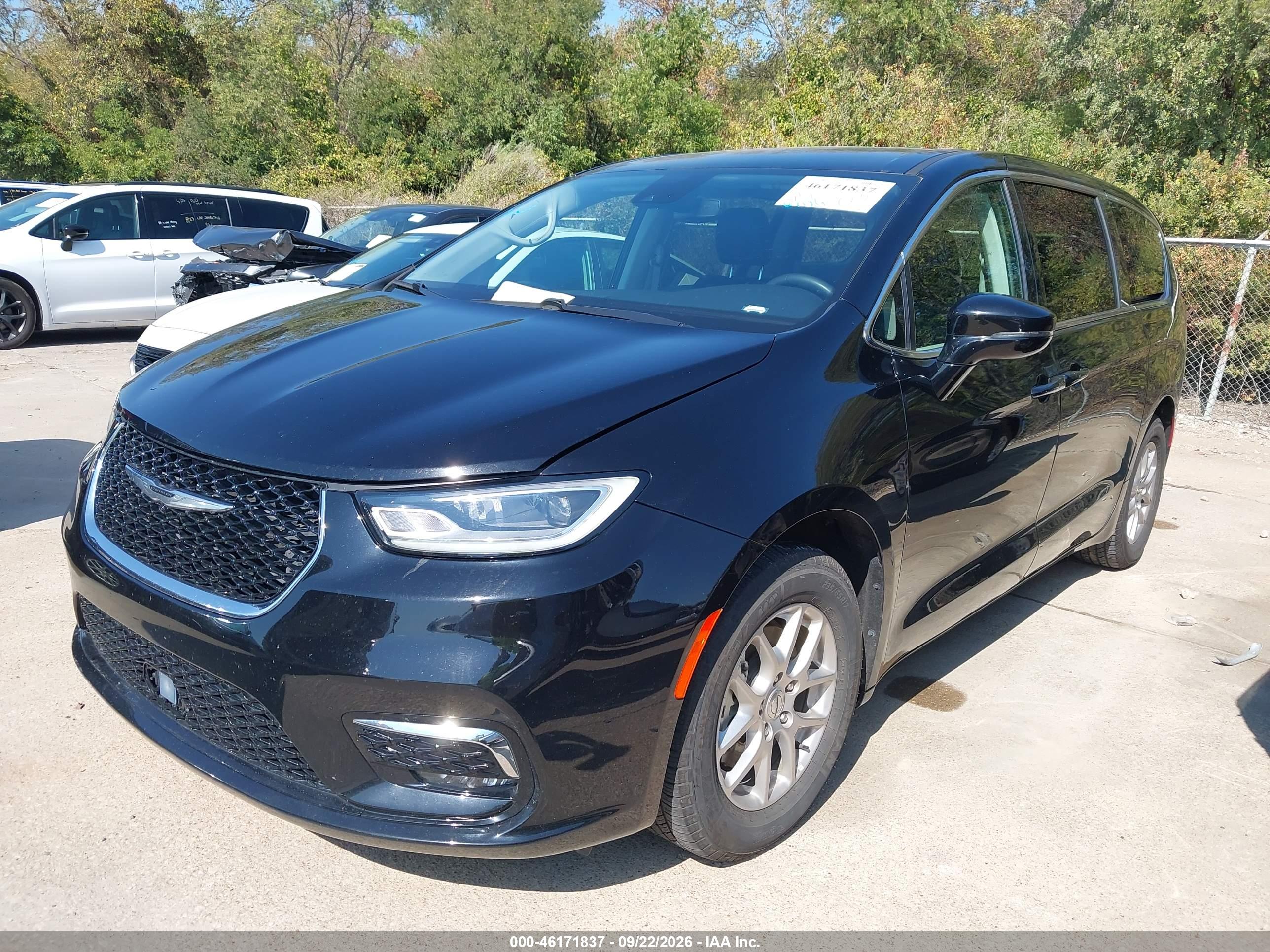 2024 CHRYSLER PACIFICA TOURING L — I2