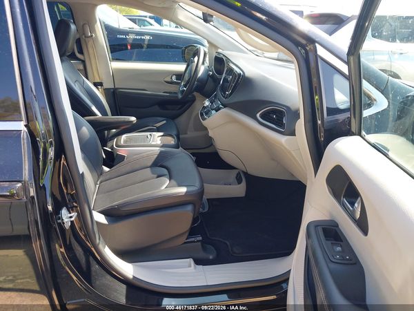 2024 CHRYSLER PACIFICA TOURING L — I5