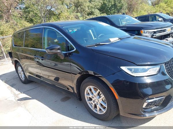 2024 CHRYSLER PACIFICA TOURING L — I116