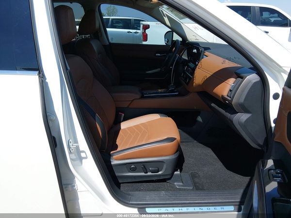 2024 NISSAN PATHFINDER PLATINUM FWD — I5