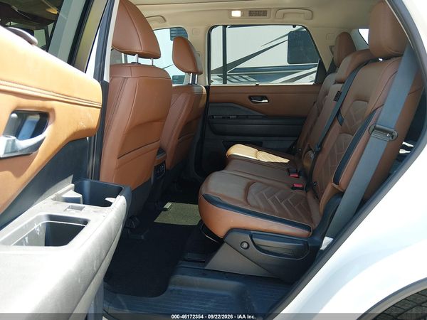 2024 NISSAN PATHFINDER PLATINUM FWD — I8