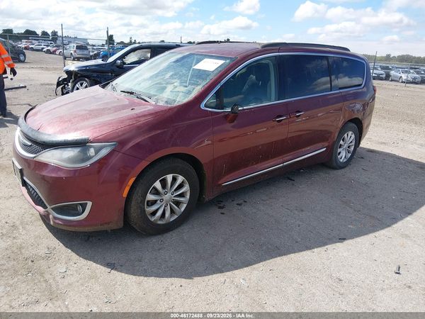 2017 CHRYSLER PACIFICA — I2